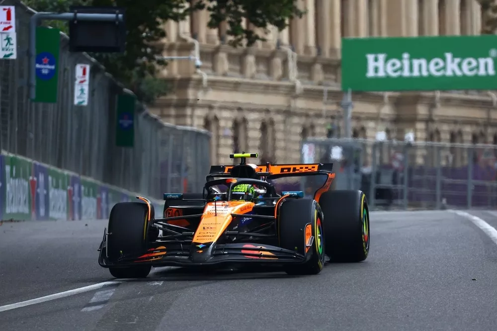 マクラーレンF1代表、ノリスが角田裕毅を抜けず7位もこれが限界と擁護