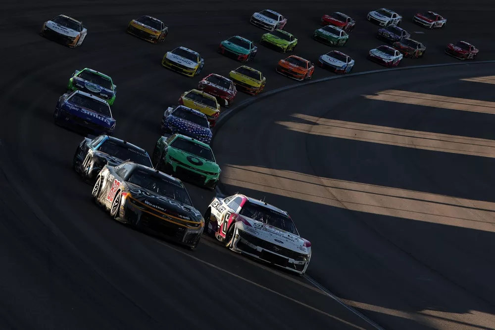 Shane van Gisbergen, Trackhouse Racing Chevrolet; Brad Keselowski, RFK Racing Ford