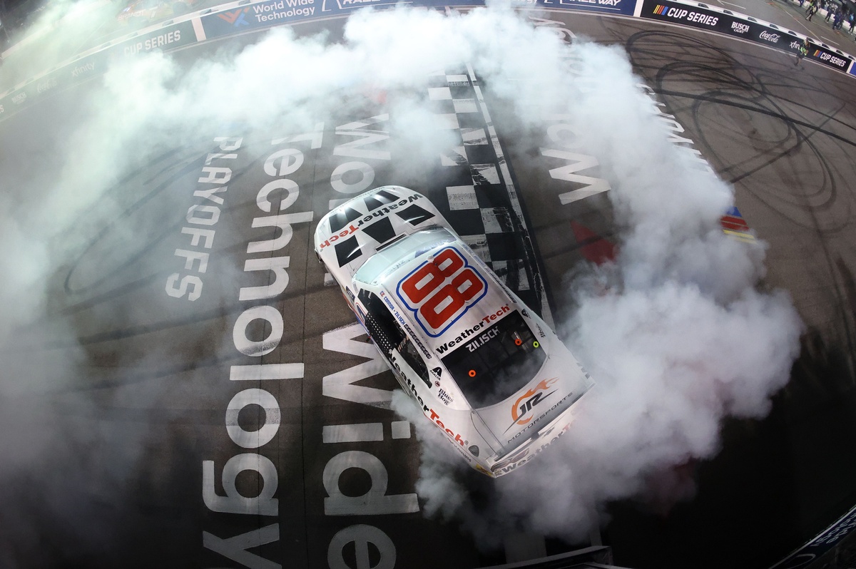 Connor Zilisch secures regular season title with Gateway Xfinity win