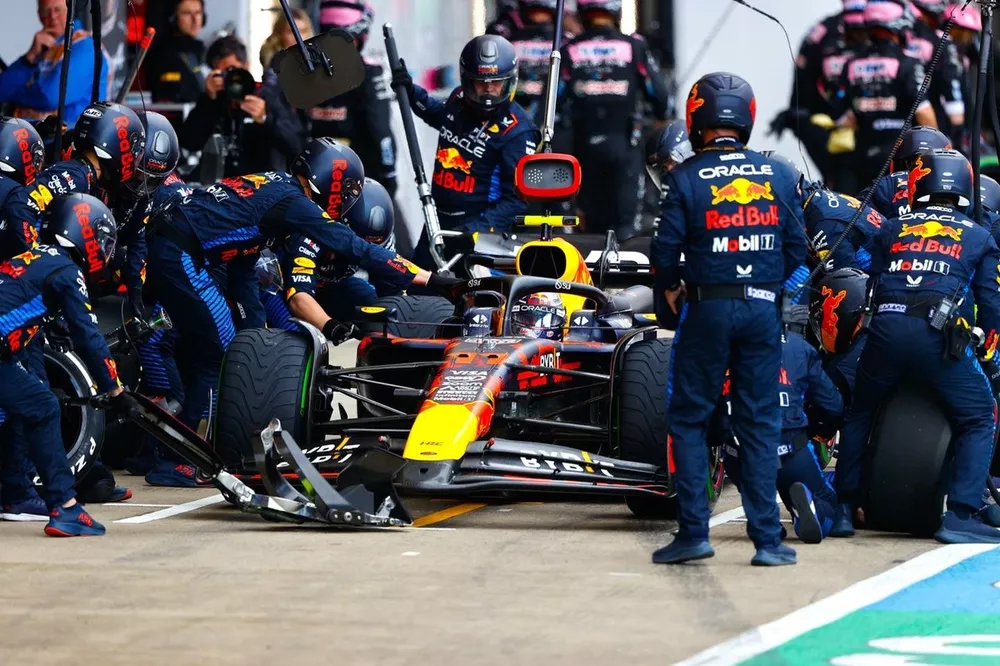 Sergio Perez, Red Bull Racing RB20, makes a pit stop