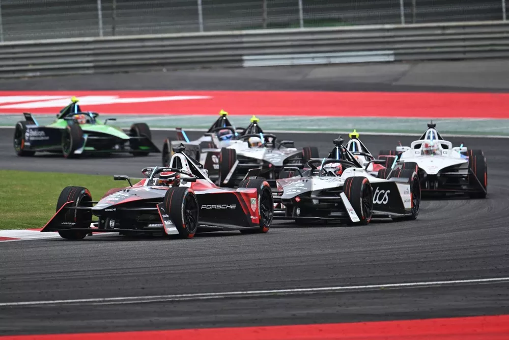 Pascal Wehrlein, Porsche, Porsche 99X Electric Gen3 Mitch Evans, Jaguar Racing , Jaguar I-TYPE 6 