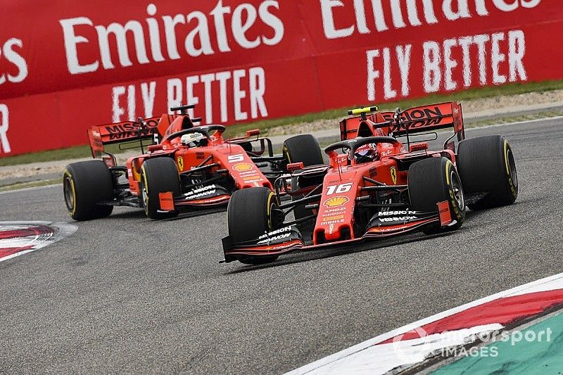 Charles Leclerc, Ferrari SF90, devance Sebastian Vettel, Ferrari SF90