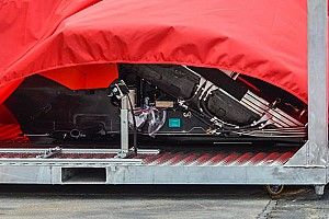 Spy Ferrari: la SF90 ha i radiatori che sono inclinati e montati a... sandwich!