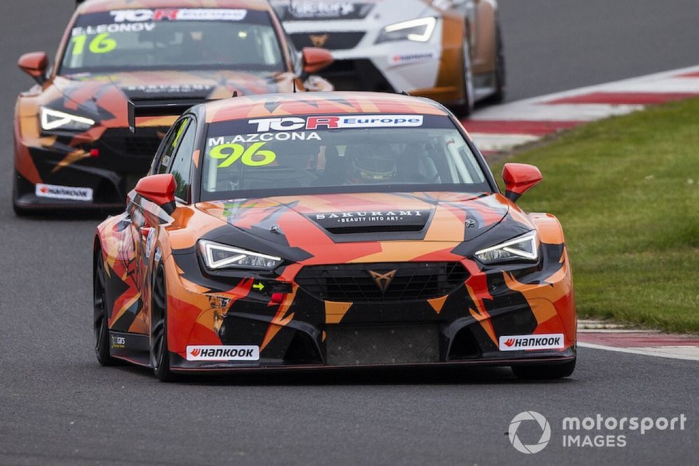 TCR Europe: Azcona domina Gara 1 allo Slovakia Ring