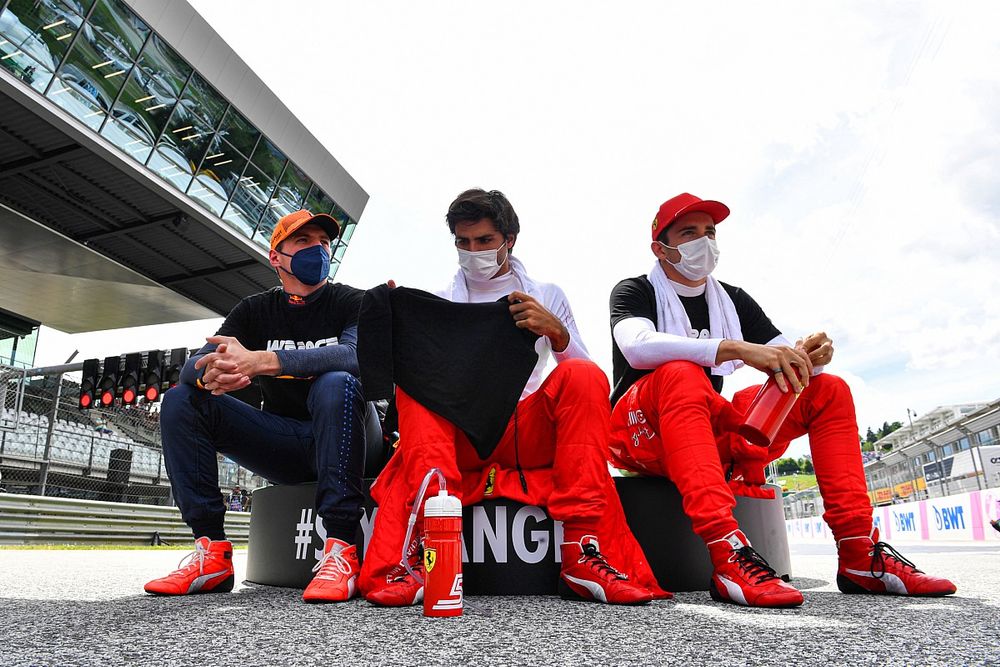 Max Verstappen, Red Bull Racing, Carlos Sainz Jr., Ferrari, and Charles Leclerc, Ferrari, on the grid