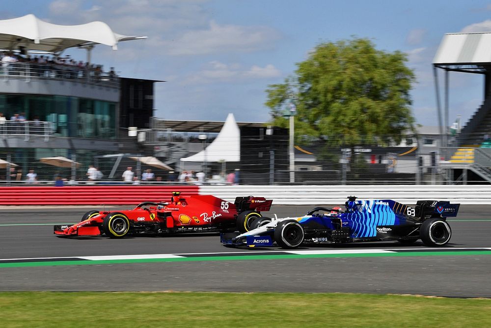 Carlos Sainz Jr., Ferrari SF21, George Russell, Williams FW43B