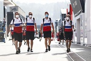 Босс McLaren: Формуле 1 пора смягчить коронавирусные протоколы