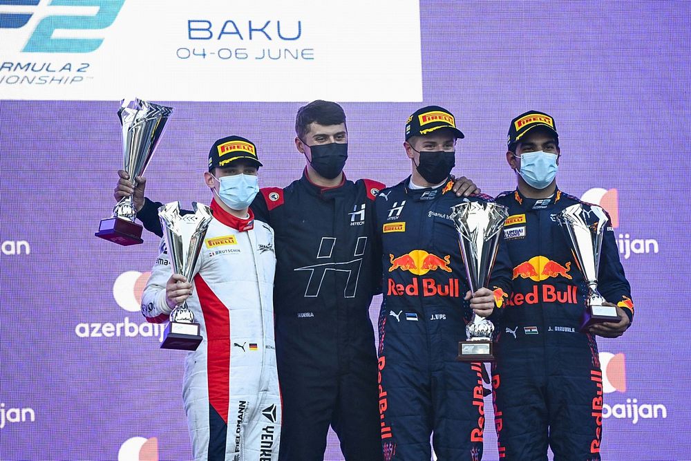 Podio: segundo lugar David Beckmann, Charouz Racing System, ganador Juri Vips, Hitech Grand Prix, tercer lugar Jehan Daruvala, Carlin