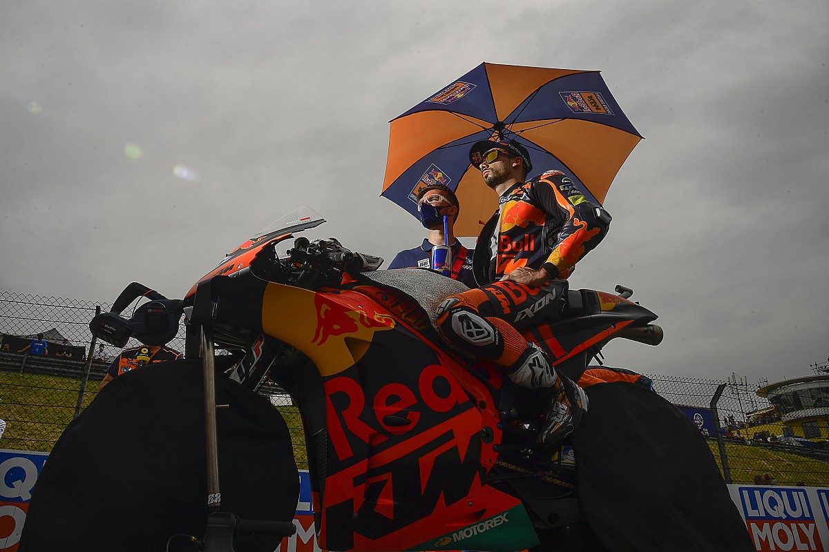Bos KTM Minta Oliveira untuk Stabil dan Tenang