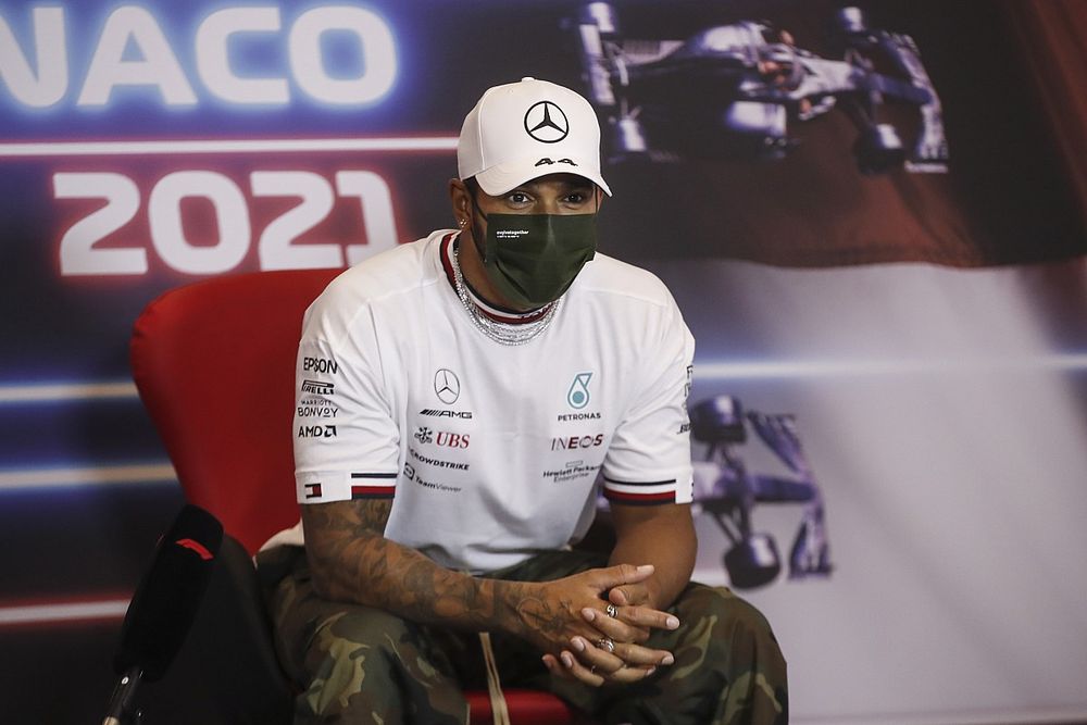 Hamilton arra szólítja fel az FIA-t, hogy ne kivételezzen