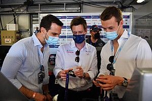 Kvjat az Alpine volánja mögött a Pirelli tesztjén (kép)