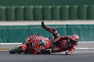 Beide Ducati-Fahrer stürzen in Kurve 15: Lag es am harten Vorderreifen?