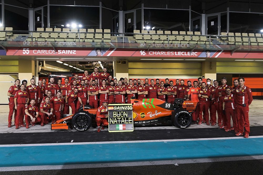 Ferrari team group photo with Carlos Sainz Jr., Ferrari