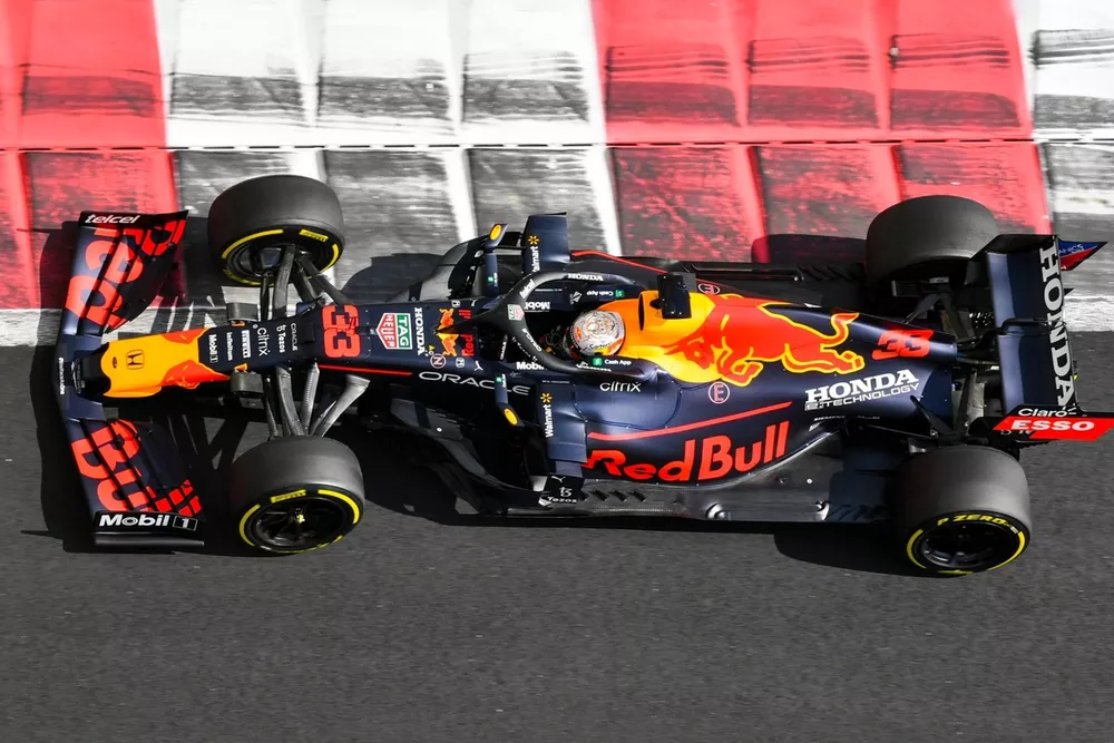 Max Verstappen, Red Bull Racing RB16B 