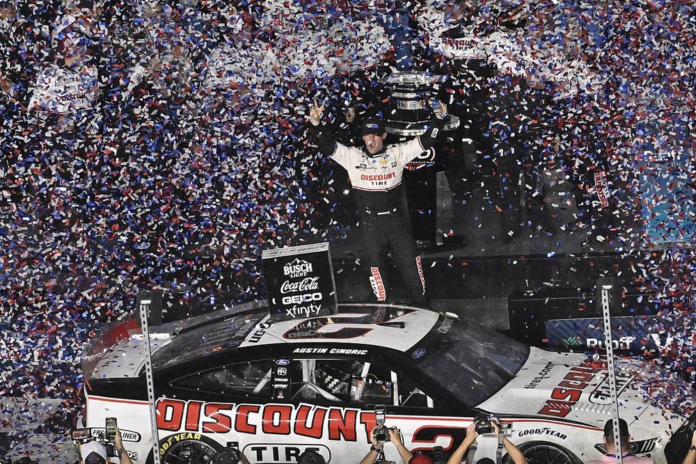 Race winner Austin Cindric, Team Penske, Ford Mustang