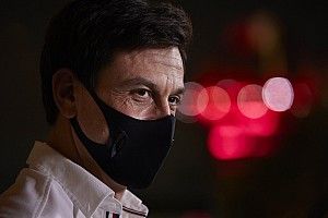 F1 - Wolff detona Brown e Horner em entrevista: "Só espalham m****"