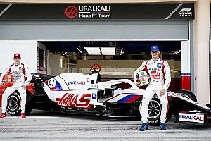 Haas, 2021 F1 aracı VF-21'i tanıttı