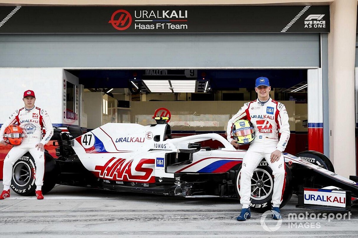 Haas, 2021 F1 aracı VF-21'i tanıttı