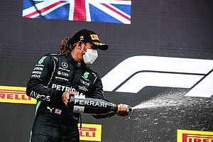 Wolff nem tudja más csapatnál elképzelni Hamiltont
