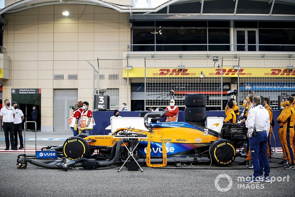 McLaren: Ricciardo sérült autóval lett a 7. Bahreinben