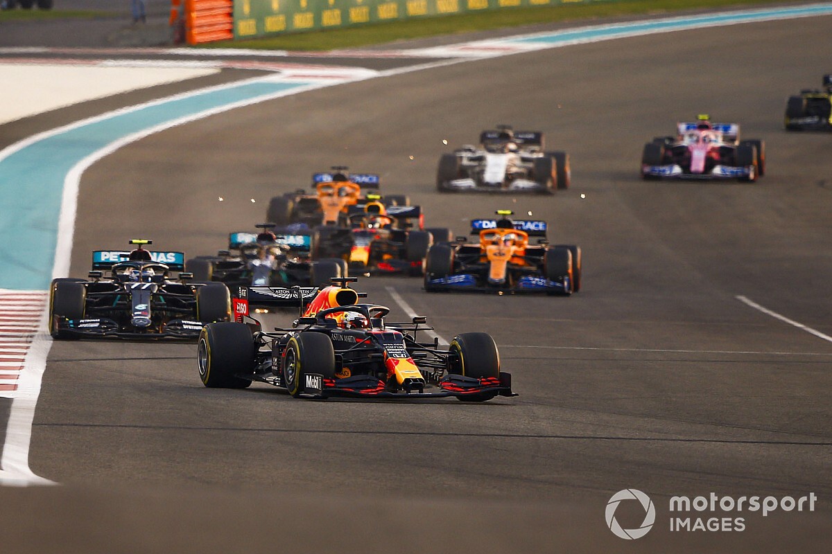 F1アブダビGP決勝速報:フェルスタッペン完勝! 16秒差をつけ今季2勝目