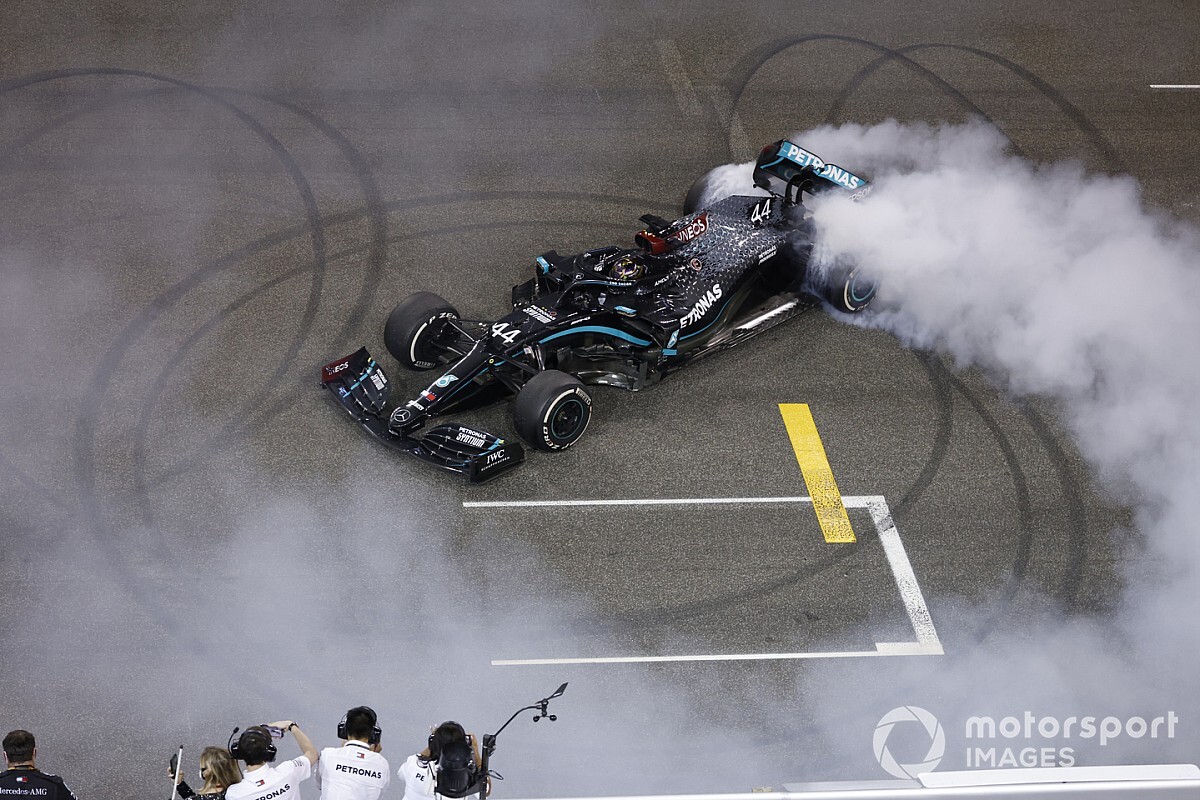F1-baas Domenicali wacht ‘zoals iedere fan’ op contract Hamilton