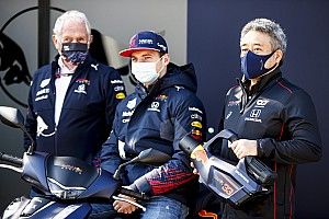 Marko: Hamilton nincs felkészülve arra, hogy a másik oldalra kerüljön...