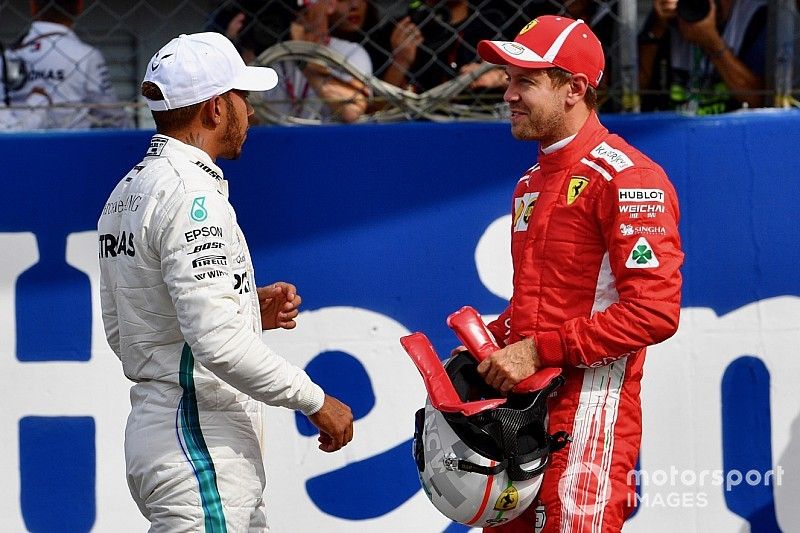 Lewis Hamilton, Mercedes AMG F1 et Sebastian Vettel, Ferrari dans le Parc Fermé