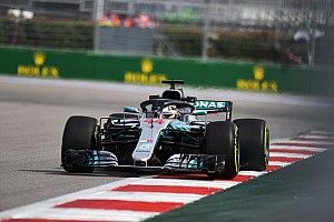 Hamilton lidera dobradinha da Mercedes no TL2 na Rússia
