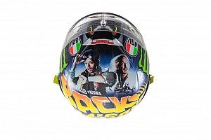 "Back to Misano": Valentino come Marty McFly sul casco celebrativo del GP di San Marino
