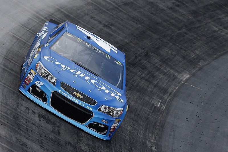 Kyle Larson wins first stage of Bristol Cup race