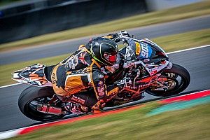 Tragedia in Superstock: a Thruxton è morto Mark Fincham