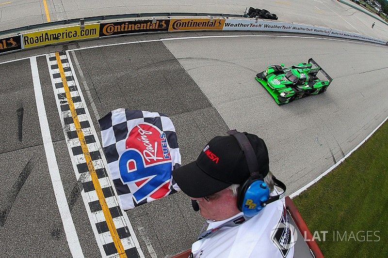 #22 Tequila Patron ESM Nissan DPi: Pipo Derani, Johannes van Overbeek takes the win