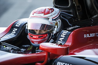 Albon sorprende e conquista il miglior tempo nelle Libere di Abu Dhabi