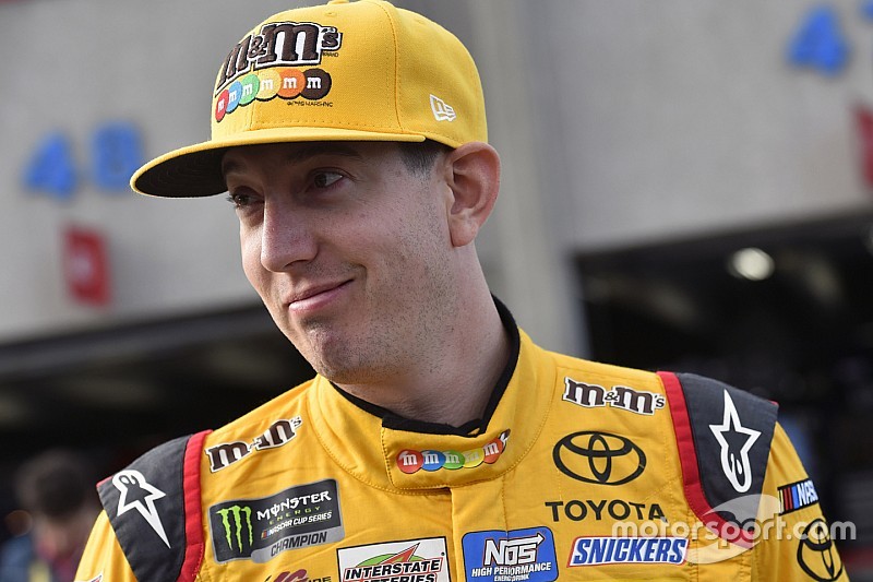 Kyle Busch regola Truex e centra la prima pole stagionale a Dover