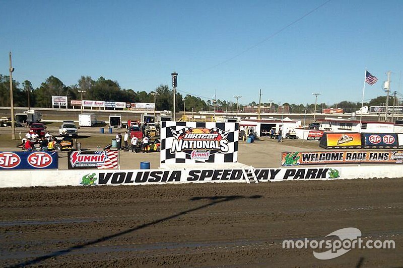 World of Outlaws: 3 verletzte Zuschauer nach Sprintcar-Unfall