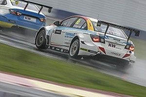 Первую гонку WTCC в Китае выиграл Герьери, вторую отменили