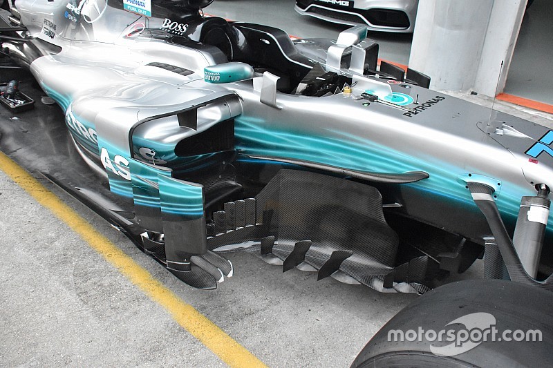 Mercedes: i coltelli del fondo ora sono di misure diverse