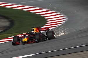 Риккардо: Mercedes будет осторожничать в гонке, и это даст нам шанс