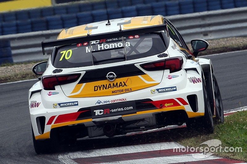 Mat'o Homola in pole position per un soffio a Buriram