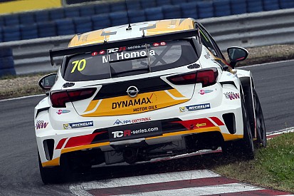 Mat'o Homola in pole position per un soffio a Buriram