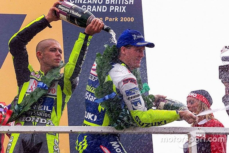 Podium : le vainqueur Valentino Rossi, le deuxième Kenny Roberts Jr.