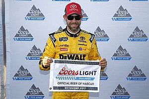 Kenseth toma la pole para Richmond y Suárez en 16°