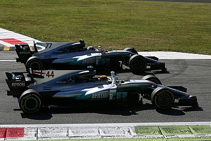 Mercedes: scopriamo cosa c'è dietro alla parata delle frecce d'argento