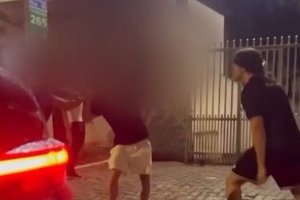 Briga entre ex-Fórmula Delta e adolescente "não foi motivada por chiclete", diz delegado; defesa da vítima cita ciúmes