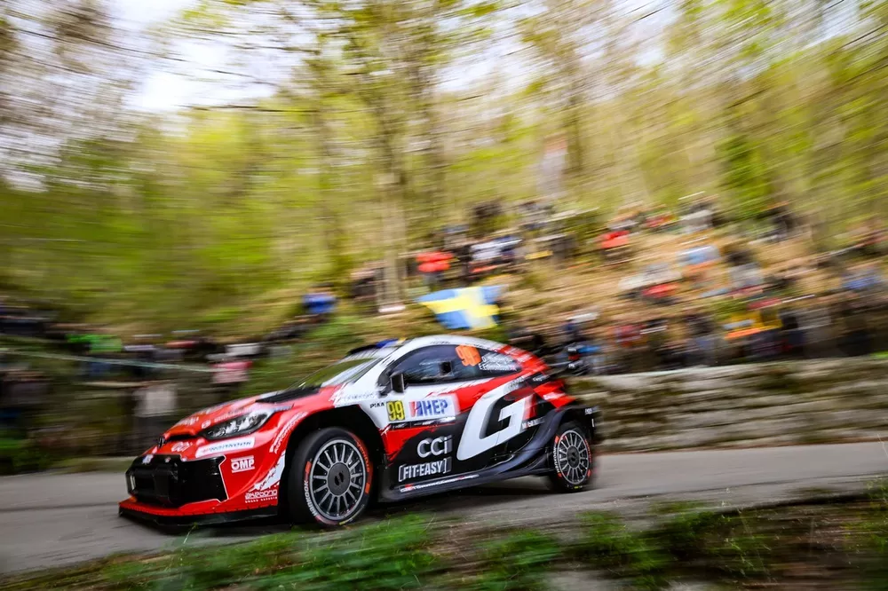 Oliver Solberg, Elliott Edmondson, Toyota Gazoo Racing WRT Toyota GR Yaris Rally1
