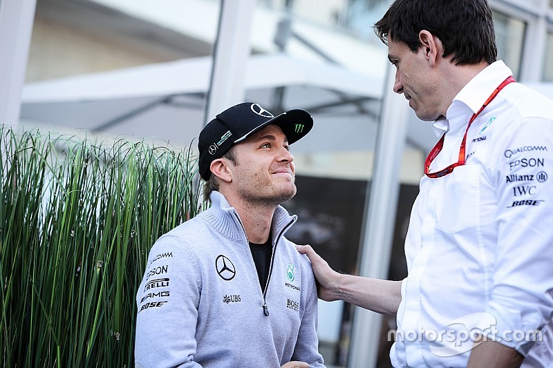 Mercedes belum pikirkan pengganti Rosberg