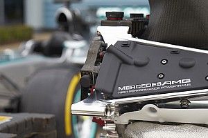 Слухи из паддока: Mercedes пришлось срочно снимать моторы со всех машин