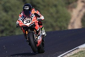 Melandri, el más rápido en Jerez con las Kawasaki ausentes