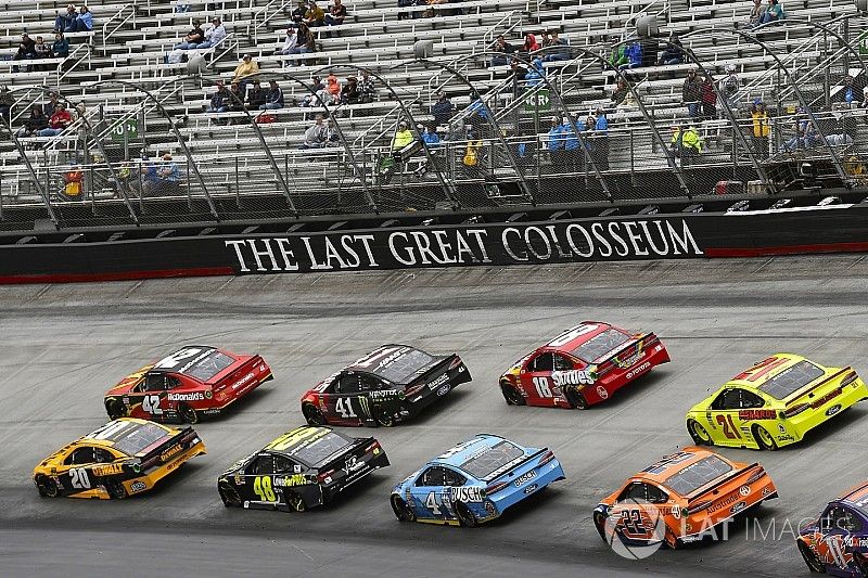 Kyle Larson ends up second (again) to Kyle Busch at Bristol